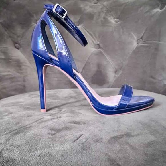 Steve Madden Patent Leather 'Rebeca' Heel - Picture 4 of 9